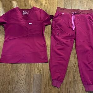 Figs scrub set color dark pink